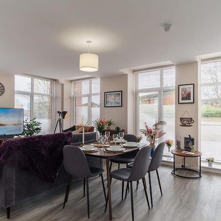 2 Bedroom Modern Apartment In แมนเชสเตอร์ ภายนอก รูปภาพ