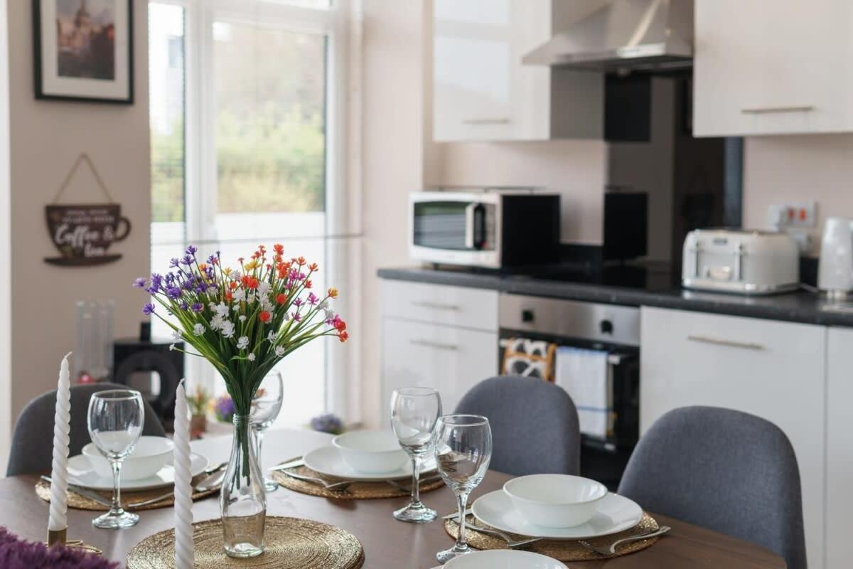 2 Bedroom Modern Apartment In แมนเชสเตอร์ ภายนอก รูปภาพ