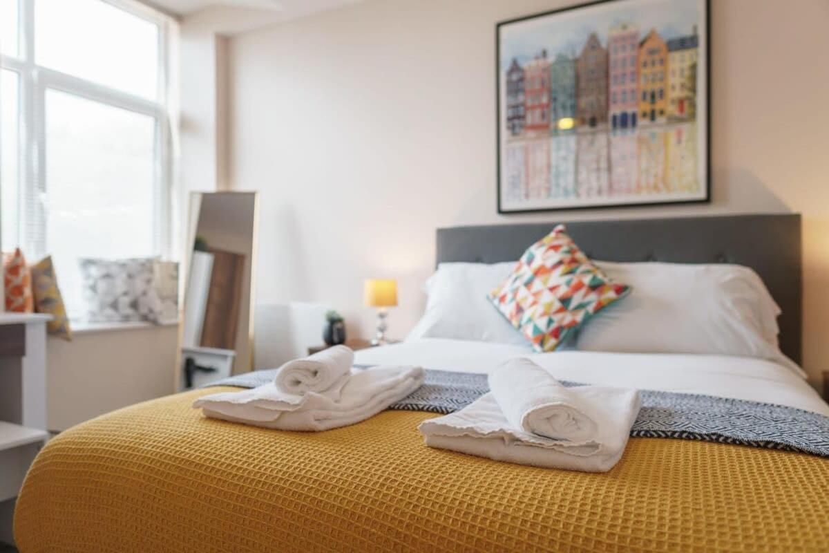 2 Bedroom Modern Apartment In แมนเชสเตอร์ ภายนอก รูปภาพ