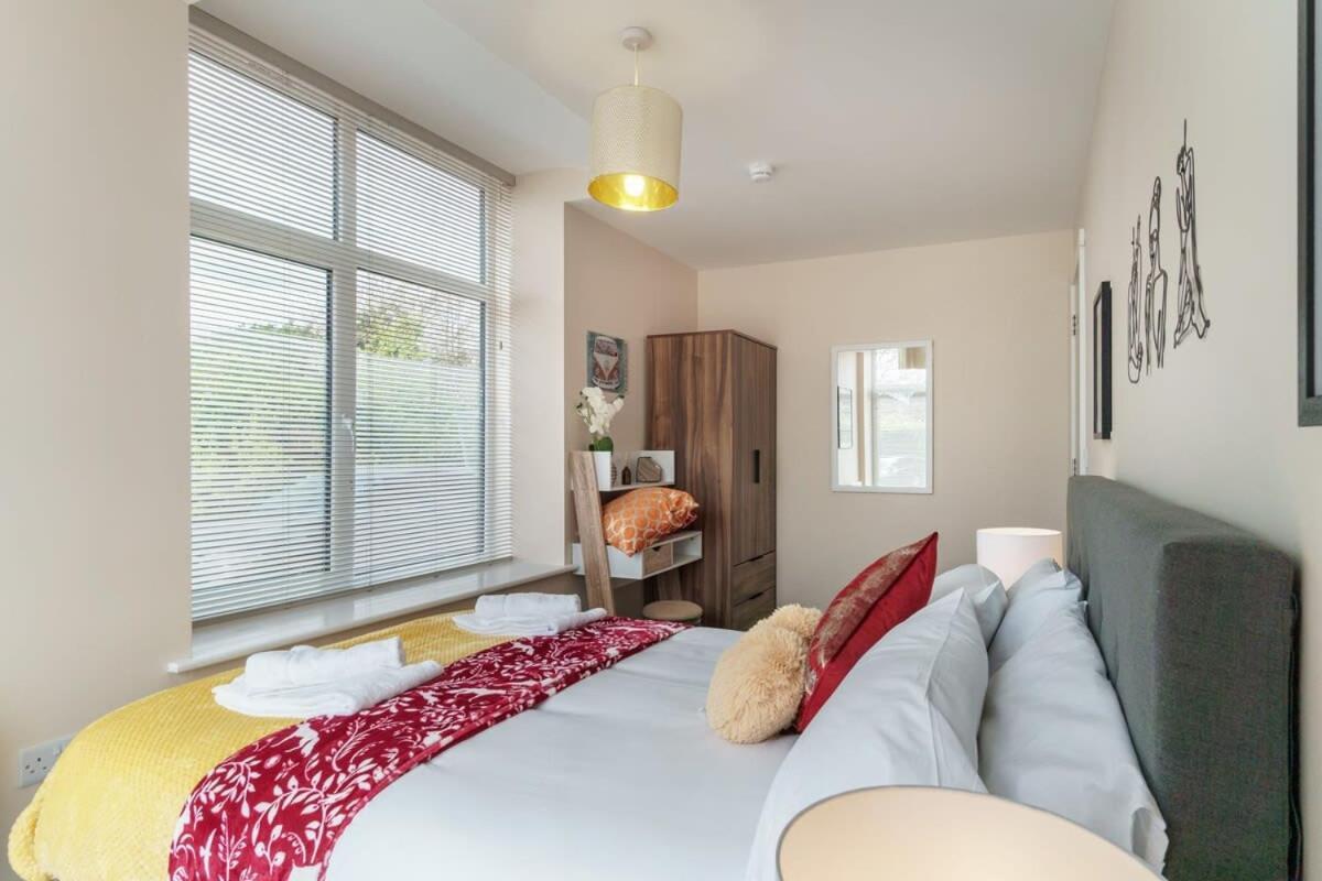 2 Bedroom Modern Apartment In แมนเชสเตอร์ ภายนอก รูปภาพ