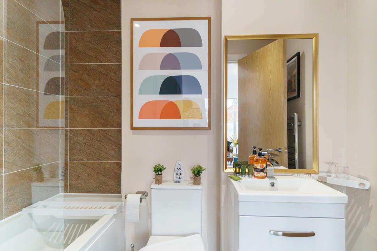 2 Bedroom Modern Apartment In แมนเชสเตอร์ ภายนอก รูปภาพ