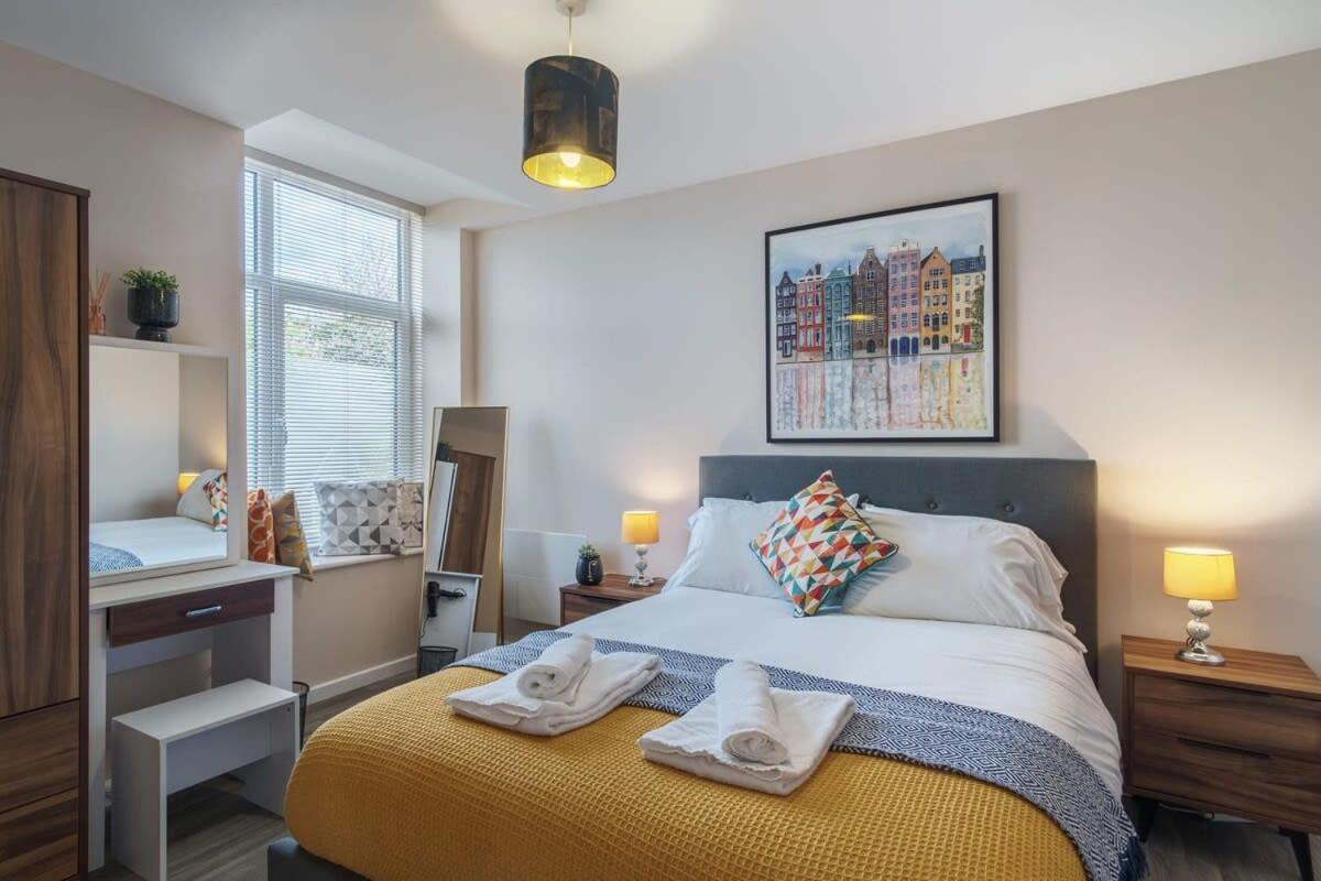 2 Bedroom Modern Apartment In แมนเชสเตอร์ ภายนอก รูปภาพ