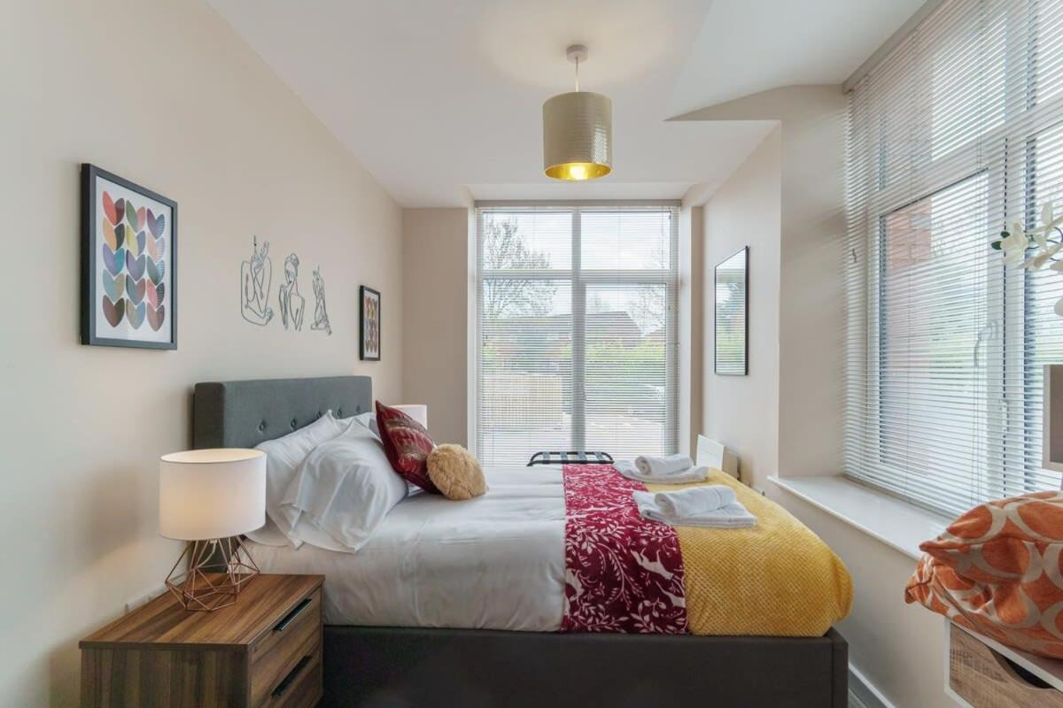 2 Bedroom Modern Apartment In แมนเชสเตอร์ ภายนอก รูปภาพ
